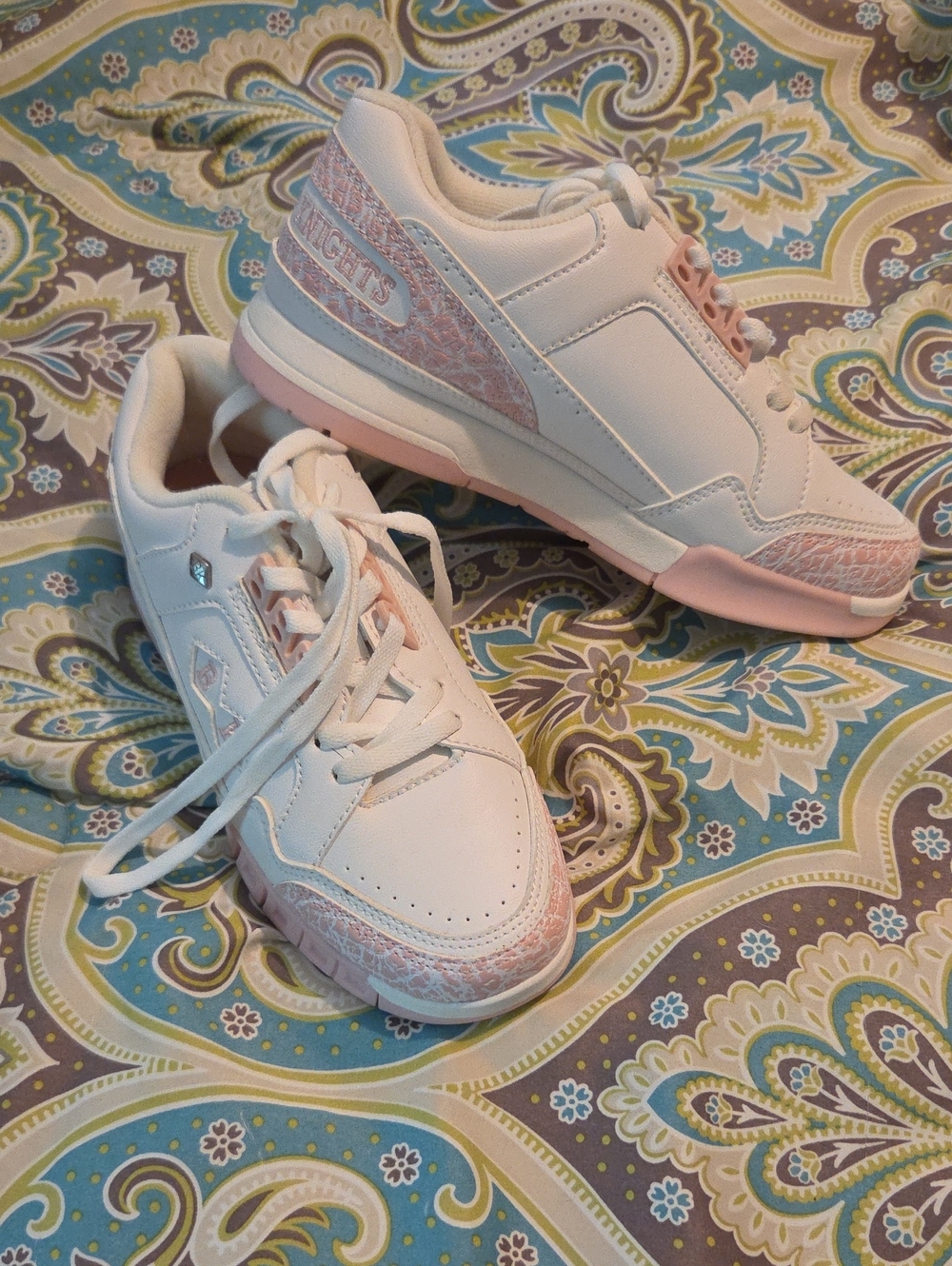 British Knights White and Light Pink Low-Top Sneakers with Subtle Texture